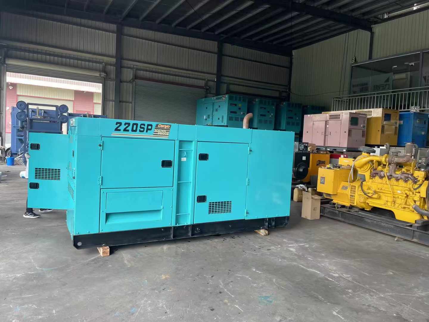 晋源柴油发电机组长期不间断运行时，如何监控其温度和压力？